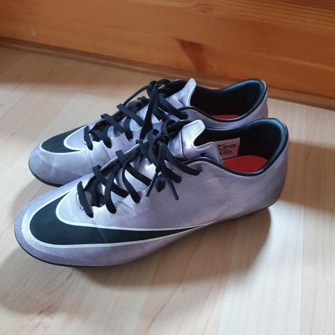 Nike Fotballsko Str 40