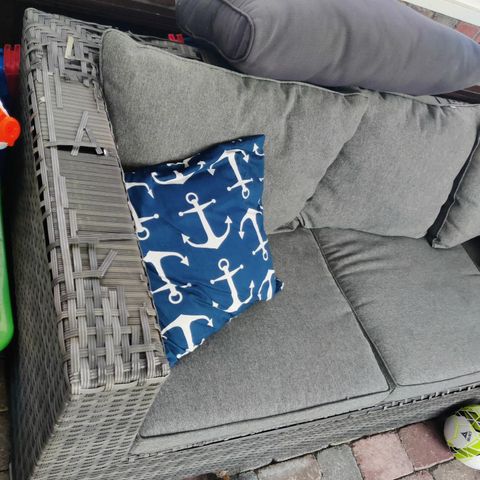 Hagemøbler sofa ute hage