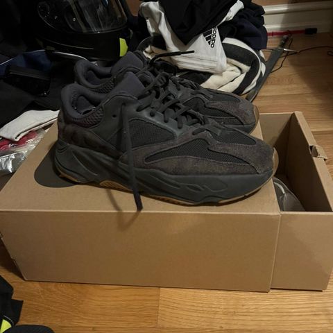 yeezy 700