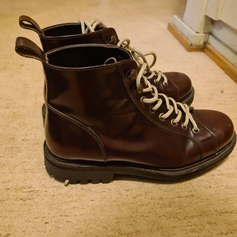 Trendy boots. Barely used. Beautiful reddish brown color.