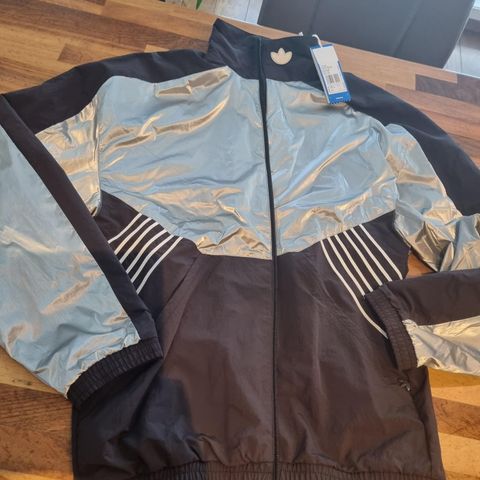 Ny Adidas trackt jakke str S