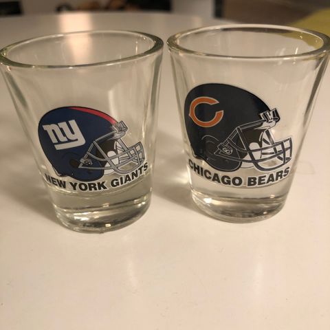 2 shot glass, NY Giants og Chicago Bears.