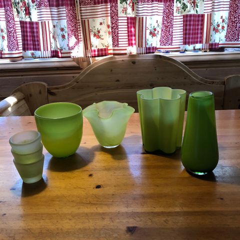 Diverse grønne vaser