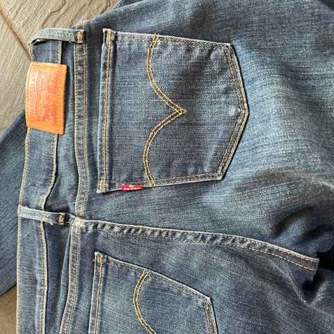 Levis jeans