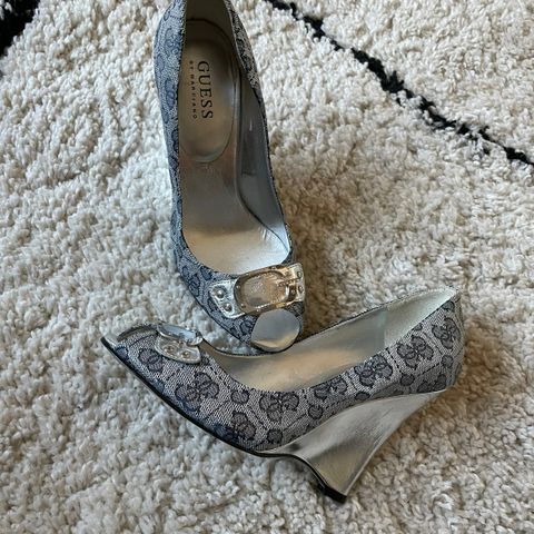 Pumps fra Guess (str 36)