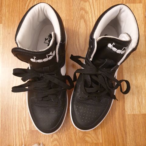 Diadora sneakers