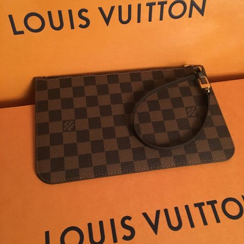 Ny Neverfull Clutch