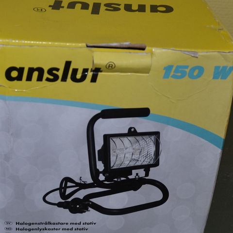 Halogen Lyskaster, med Stativ 220volt. Godt Lys, Kun 100Kr.  :-)