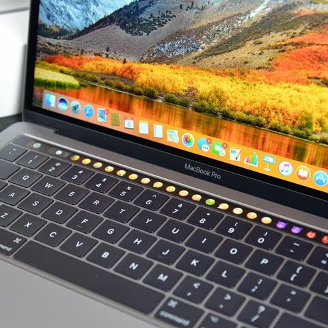 Macbook Pro 13'(Touch Bar) med LifeTime Office 365