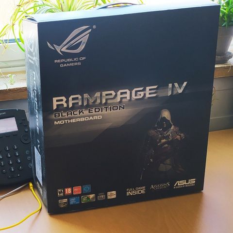 ASUS Rampage IV Extreme Black Ed med Ek R4be vannblokker