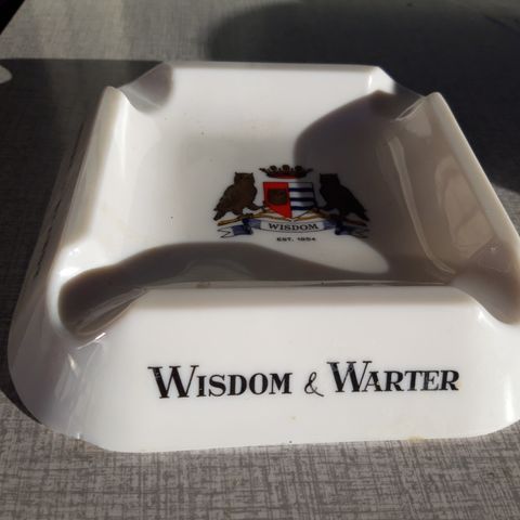 Wisdom & Warter - plastaskebeger