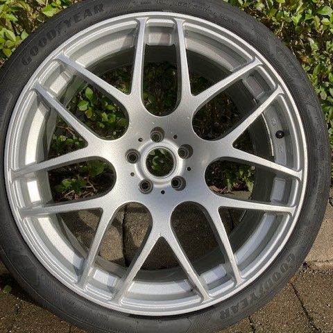 21" felger med nye Goodyear 255/35 sommerdekk, passer til Audi/VW/Mercedes mm.