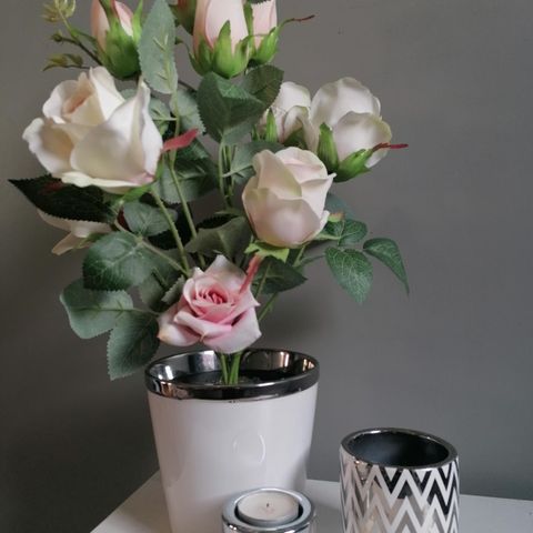 Interiørpakke (vase, blomsterpotte, lysholder)