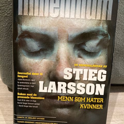 Bok, innbundet «Menn som hater kvinner», Stieg Larsson selges.