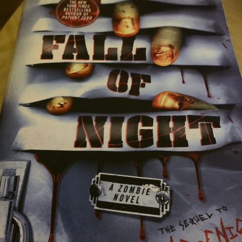 Jonathan Maberry Fall of Night: A Zombie Novel til salgs.