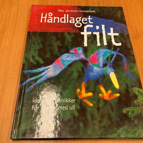 May Jacobsen Hvistendahl : HÅNDLAGET FILT