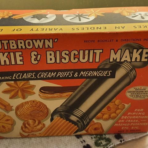 "Nutbrown" Kjeks- og kake maskin fra -50 tallet