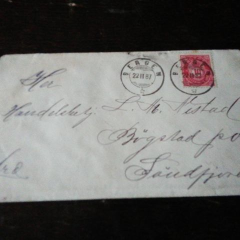 Gammel konvolutt med frimerke og pent stempel