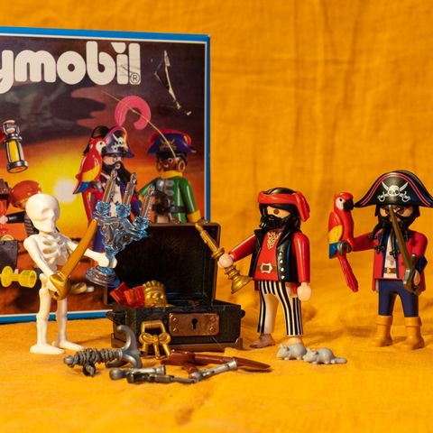 Playmobil 3939 - Pirates with Treasure / fra 2000