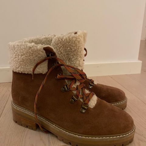 semsket boots