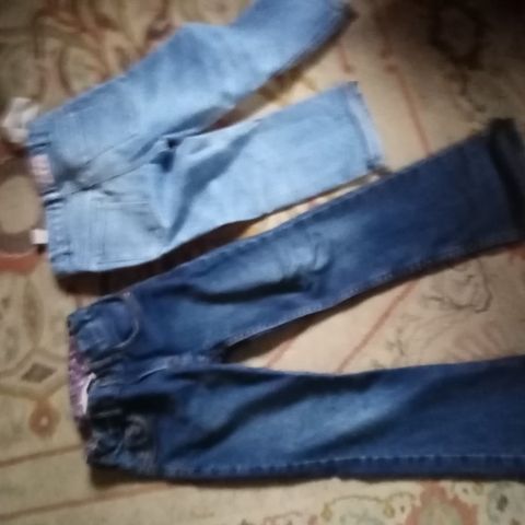 Jeans ubrukte str 4-5 år + jeans petit bataux m. knelapper 2 år, Sammen kr. 50,-