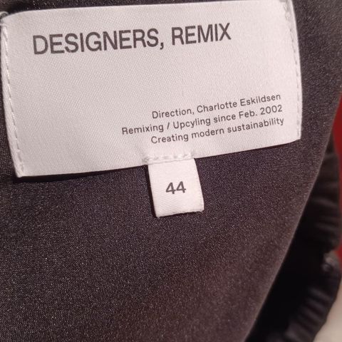 Designers remix sort skjørt