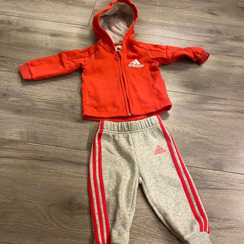 Adidas sett str 68, joggedress