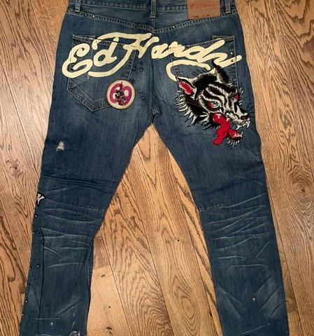 Ed Hardy jeans m/6 labels + trykk selges