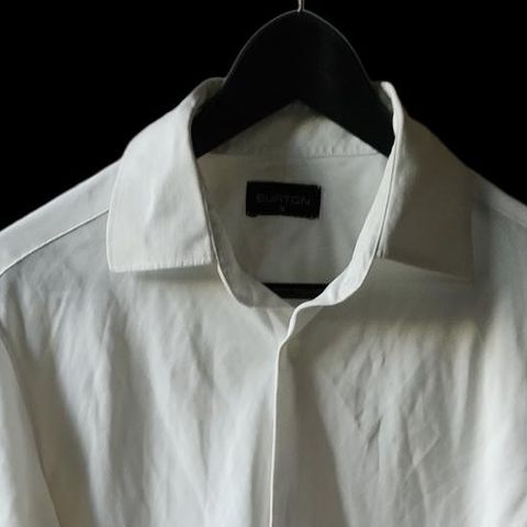Hvite men's skjorter BURTON. Str. L