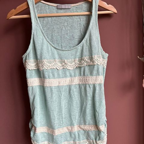 Mint singlet with lace detail