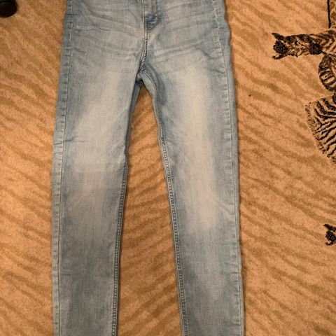 Lite bruke jeans fra Divided str. 36, 165/68A til salg