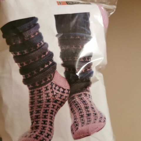 Strikkepakke viking garn, sokker i rosa og lilla