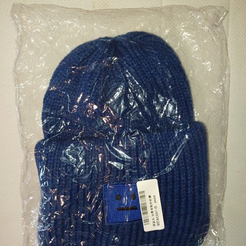 • New Blue winter, wool, Lightweight hat (elastic) (55kr)