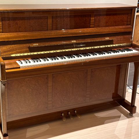 Nydelig Schulze Pollmann 118 P8  Piano - Walnut Briar Gloss - Gi bud!