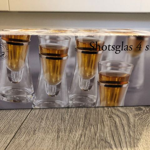 To typer shotglass - 150 kr