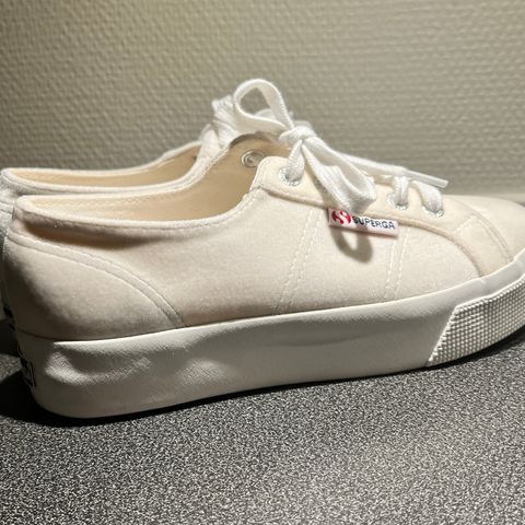 Superga velvet/velour str 36