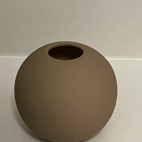 Cooee Ball vase