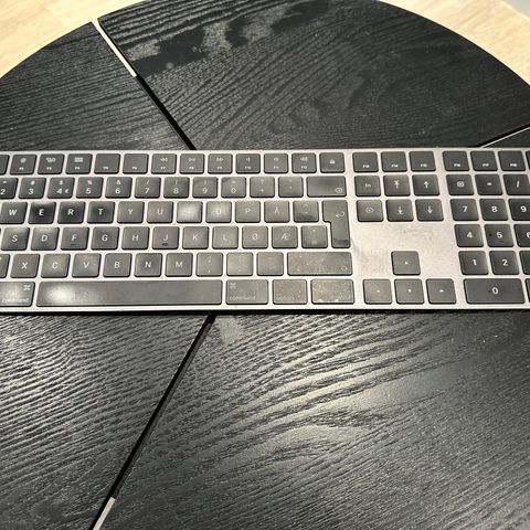 Apple Magic Keyboard (sort)