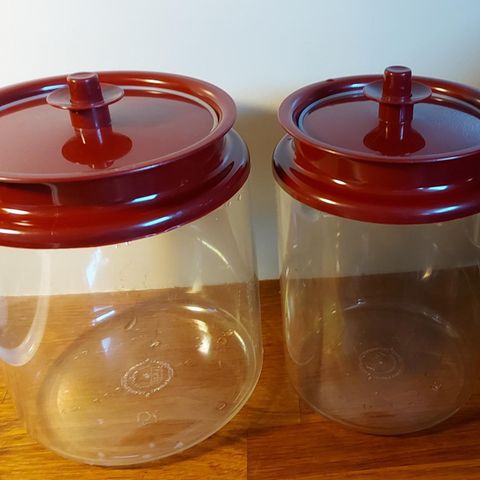 Tupperware  oppbevaring 1stk. (Største er solgt. )