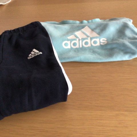 Joggebukse og topp fra Adidas, str. 2-3 år