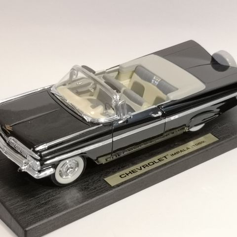 Road Legends 1/18 1959 Chevrolet Impala convertible