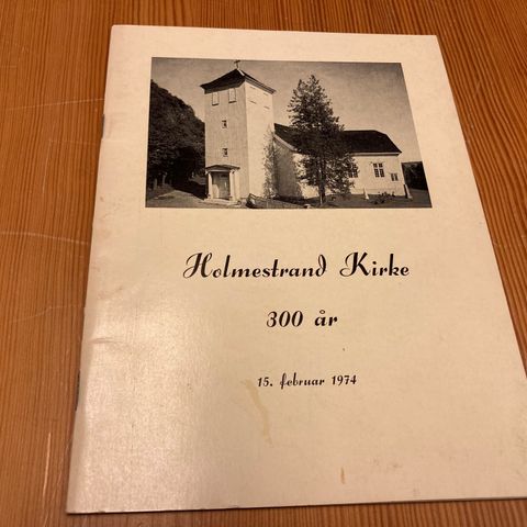 Mona Flognfeldt : HOLMESTRAND KIRKE 300 ÅR 1674 - 1974 - EN HISTORISK OVERSIKT