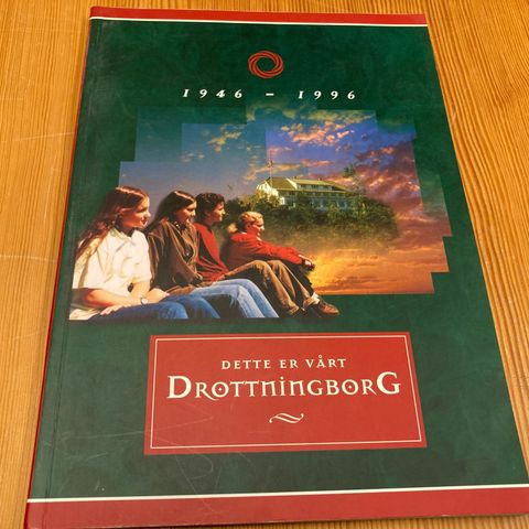 DETTE ER VÅRT DROTTNINGBORG 1946 - 1996 - SIGNERT !