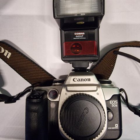 Canon EOS 50E med blitz