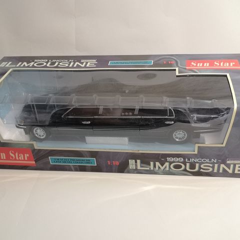 Sun Star 1/18 1999 Lincoln Town Car stretch limo