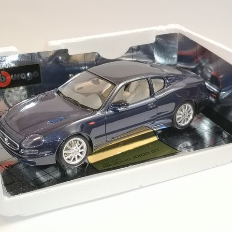 Bburago 1/18 1998 Maserati 3200GT