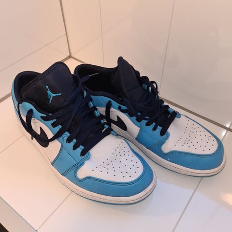 Jordan 1 Low UNC