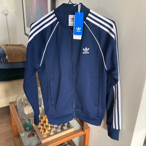 NY Adidas treningsjakke, str ca M kvinner/ str S herre