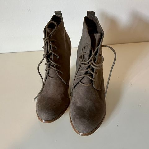 Ubrukte grå ankelboots (Str. 40/39)