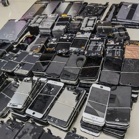 Ønsker å kjøpe knust skjermer til iPhone og Samsung, Huawei